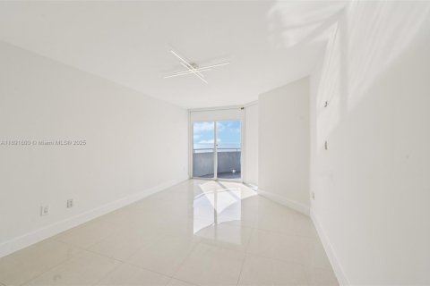 Copropriété à vendre à Miami Beach, Floride: 3 chambres, 157.93 m2 № 1946615 - photo 11