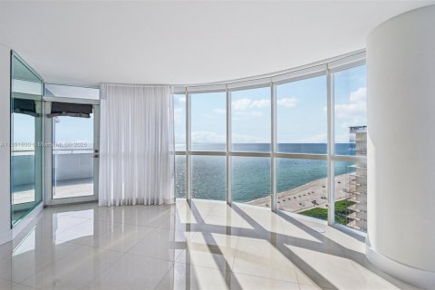Copropriété à vendre à Miami Beach, Floride: 3 chambres, 157.93 m2 № 1946615 - photo 5