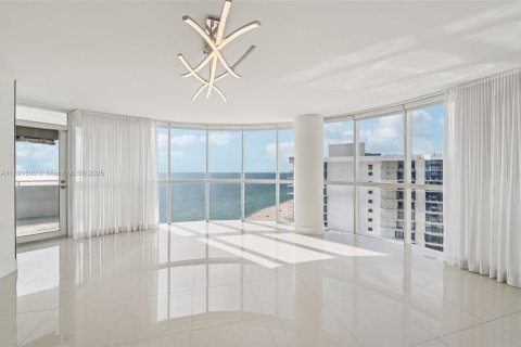 Copropriété à vendre à Miami Beach, Floride: 3 chambres, 157.93 m2 № 1946615 - photo 1