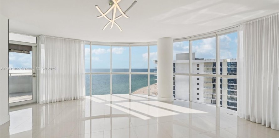 Condo à Miami Beach, Floride, 3 chambres № 1946615