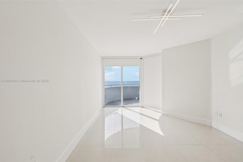 Copropriété à vendre à Miami Beach, Floride: 3 chambres, 157.93 m2 № 1946615 - photo 12