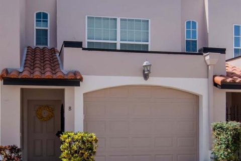 Townhouse in Tampa, Florida 2 bedrooms, 114.27 sq.m. № 1884187 - photo 2