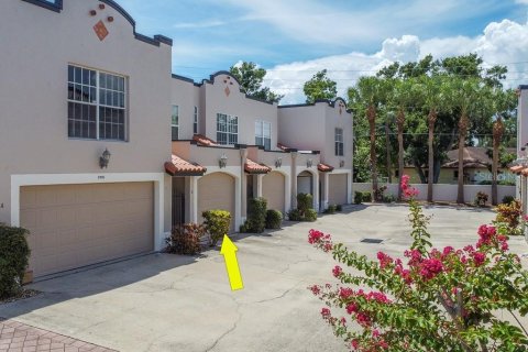 Townhouse in Tampa, Florida 2 bedrooms, 114.27 sq.m. № 1884187 - photo 1