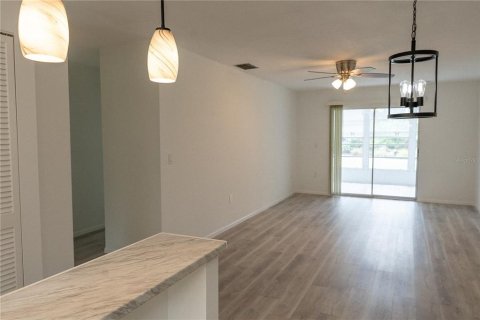 Casa en alquiler en Sarasota, Florida, 2 dormitorios, 102.19 m2 № 1917074 - foto 9