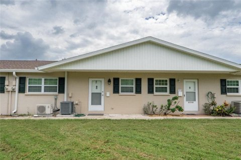 Casa en alquiler en Sarasota, Florida, 2 dormitorios, 102.19 m2 № 1917074 - foto 1