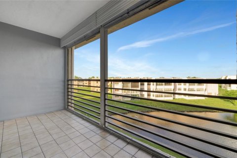 Condo in Sunrise, Florida, 2 bedrooms № 2187964 - photo 27