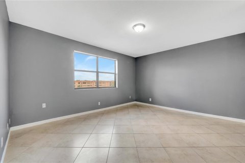 Condo in Sunrise, Florida, 2 bedrooms № 2187964 - photo 29