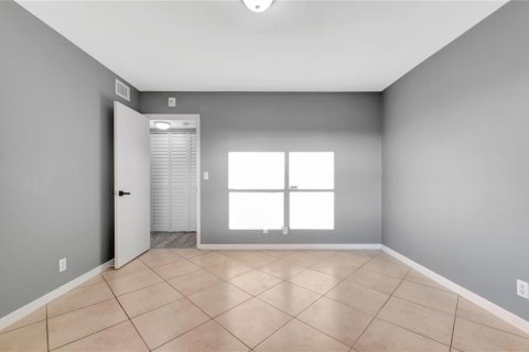 Condo in Sunrise, Florida, 2 bedrooms № 2187964 - photo 11