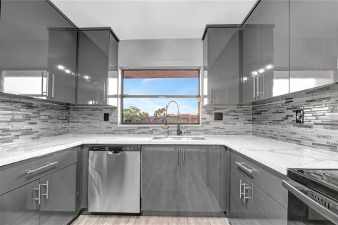 Condo in Sunrise, Florida, 2 bedrooms  № 2187964
