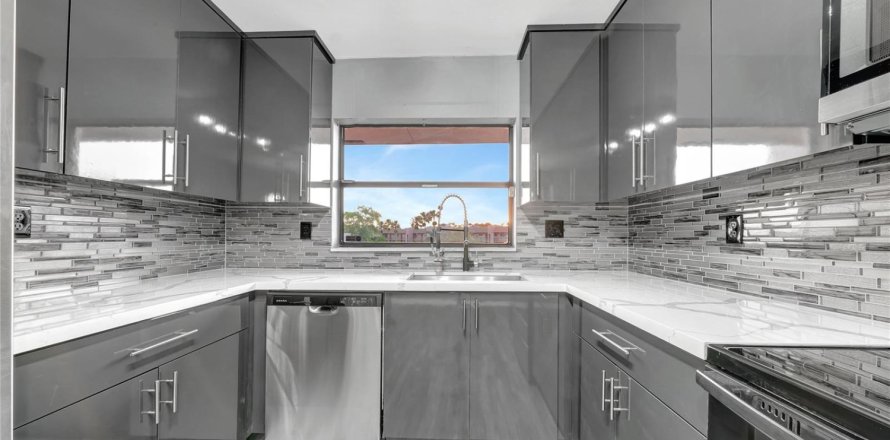 Condo in Sunrise, Florida, 2 bedrooms № 2187964