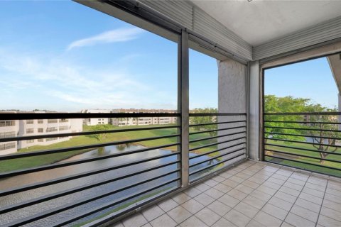 Condo in Sunrise, Florida, 2 bedrooms № 2187964 - photo 26