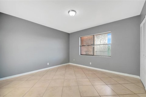Condo in Sunrise, Florida, 2 bedrooms № 2187964 - photo 10