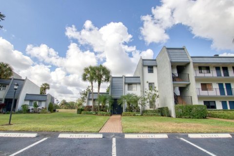 Townhouse in Lake Worth, Florida 3 bedrooms, 139.54 sq.m. № 1155654 - photo 1