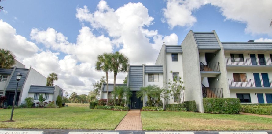 Townhouse in Lake Worth, Florida 3 bedrooms, 139.54 sq.m. № 1155654