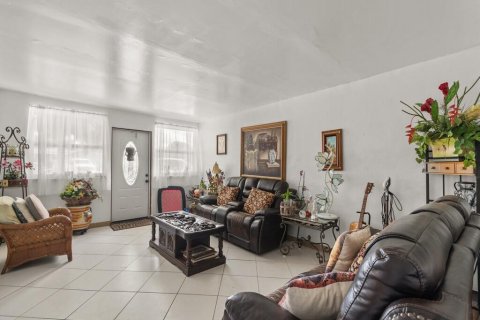 Villa ou maison à vendre à St. Lucie, Floride: 3 chambres, 216 m2 № 2183856 - photo 3