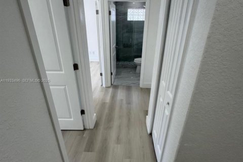 Снять в аренду виллу или дом в Майами-Лейкс, Флорида 3 спальни, 154.12м2, № 1992367 - фото 19