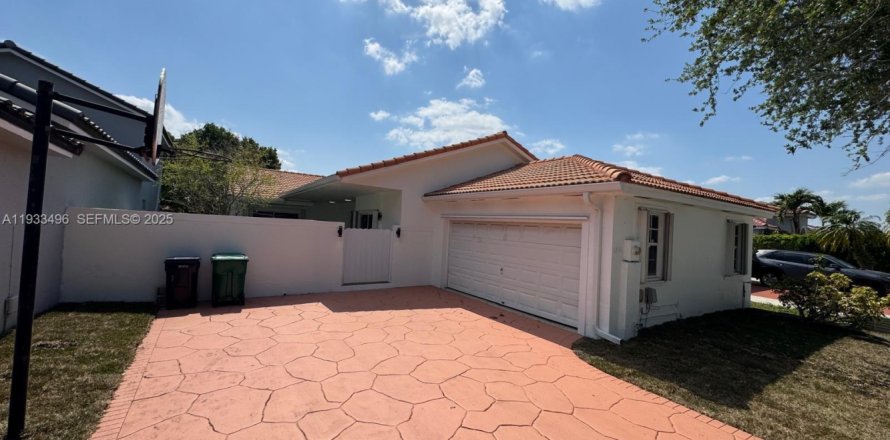 Дом в Майами-Лейкс, Флорида 3 спальни, 154.12м2 № 1992367