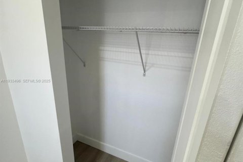 Снять в аренду виллу или дом в Майами-Лейкс, Флорида 3 спальни, 154.12м2, № 1992367 - фото 26