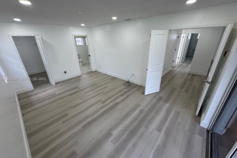 Снять в аренду виллу или дом в Майами-Лейкс, Флорида 3 спальни, 154.12м2, № 1992367 - фото 25