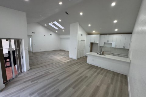 Снять в аренду виллу или дом в Майами-Лейкс, Флорида 3 спальни, 154.12м2, № 1992367 - фото 12