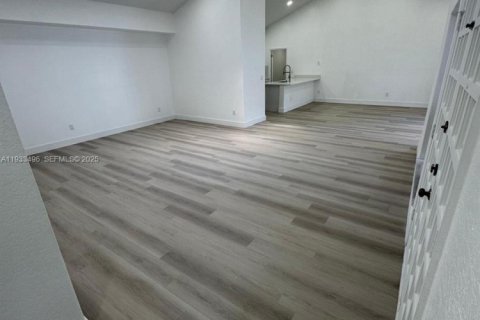 Снять в аренду виллу или дом в Майами-Лейкс, Флорида 3 спальни, 154.12м2, № 1992367 - фото 17