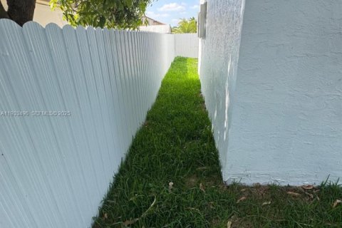 Снять в аренду виллу или дом в Майами-Лейкс, Флорида 3 спальни, 154.12м2, № 1992367 - фото 3