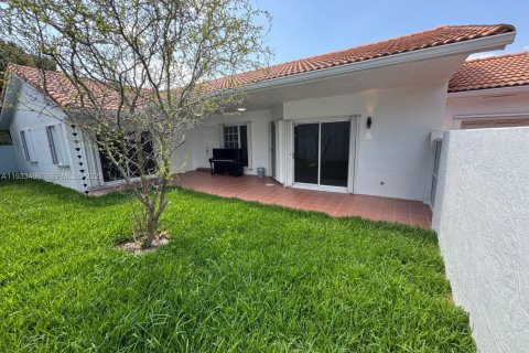 Снять в аренду виллу или дом в Майами-Лейкс, Флорида 3 спальни, 154.12м2, № 1992367 - фото 4