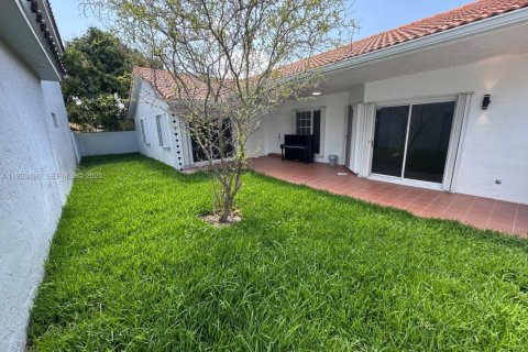 Снять в аренду виллу или дом в Майами-Лейкс, Флорида 3 спальни, 154.12м2, № 1992367 - фото 7