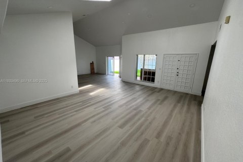 Снять в аренду виллу или дом в Майами-Лейкс, Флорида 3 спальни, 154.12м2, № 1992367 - фото 9