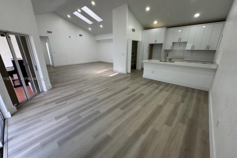 Снять в аренду виллу или дом в Майами-Лейкс, Флорида 3 спальни, 154.12м2, № 1992367 - фото 8