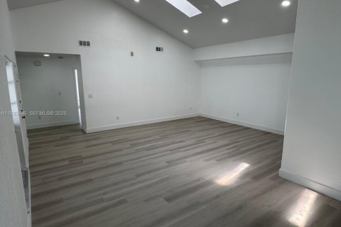 Снять в аренду виллу или дом в Майами-Лейкс, Флорида 3 спальни, 154.12м2, № 1992367 - фото 16