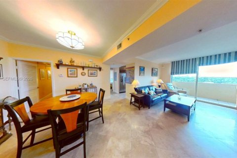 Кондоминиум с 2 спальнями в Майами, Флорида № 2049687