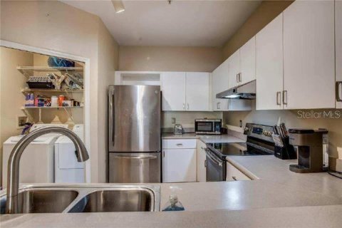 Condo in Lake Mary, Florida, 2 bedrooms  № 1720436 - photo 11