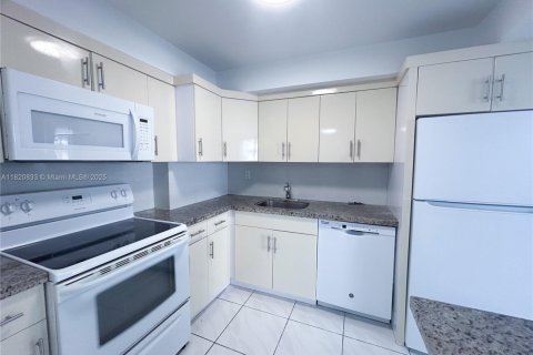 Condo in Miami Beach, Florida, 1 bedroom  № 1781564 - photo 7