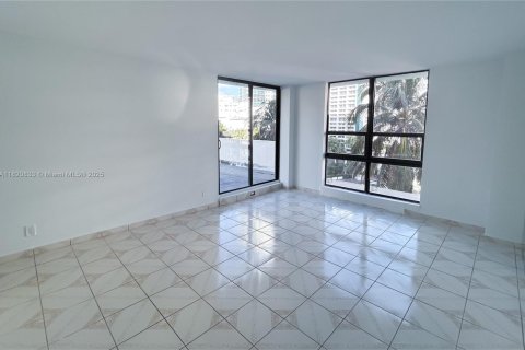 Condo in Miami Beach, Florida, 1 bedroom  № 1781564 - photo 9