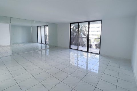 Condo in Miami Beach, Florida, 1 bedroom  № 1781564 - photo 5