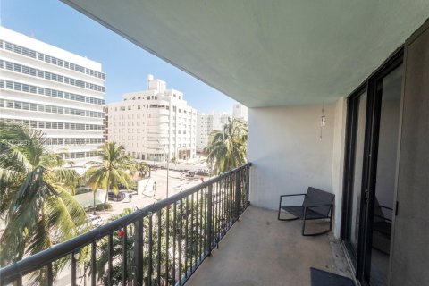 Condo in Miami Beach, Florida, 1 bedroom  № 1781564 - photo 14