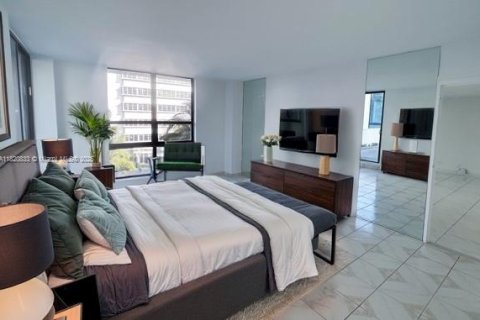 Condo in Miami Beach, Florida, 1 bedroom  № 1781564 - photo 2