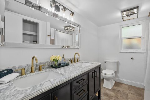 House in Largo, Florida 4 bedrooms, 223.89 sq.m. № 2368902 - photo 21