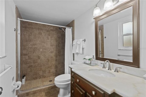 House in Largo, Florida 4 bedrooms, 223.89 sq.m. № 2368902 - photo 17