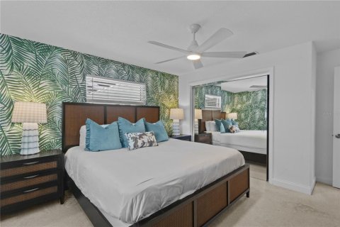 House in Largo, Florida 4 bedrooms, 223.89 sq.m. № 2368902 - photo 11