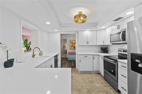 House in Largo, Florida 4 bedrooms, 223.89 sq.m. № 2368902 - photo 5