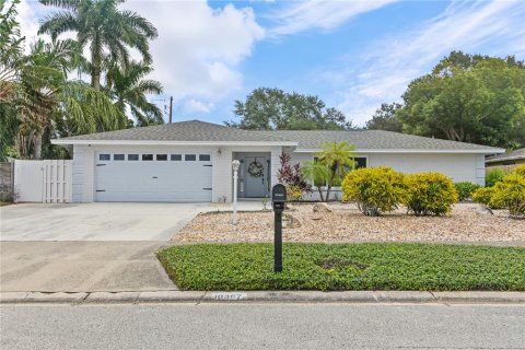House in Largo, Florida 4 bedrooms, 223.89 sq.m. № 2368902