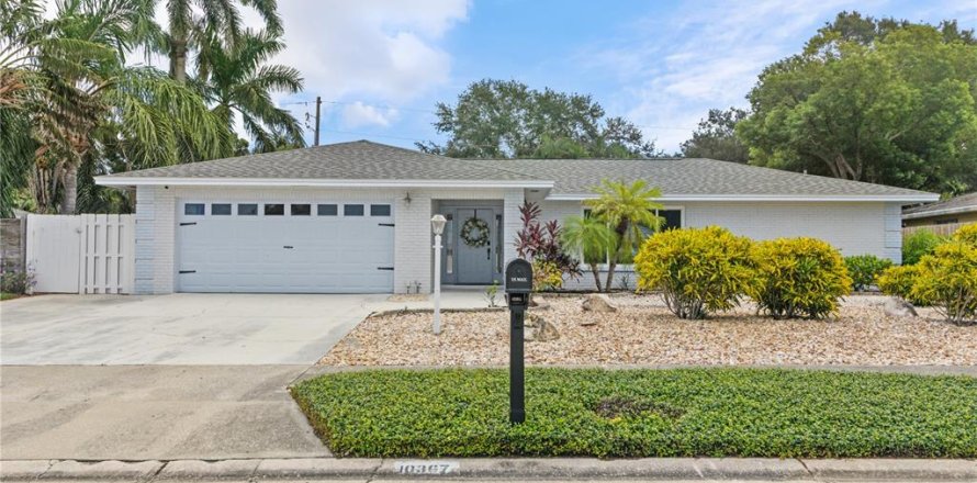 House in Largo, Florida 4 bedrooms, 223.89 sq.m. № 2368902
