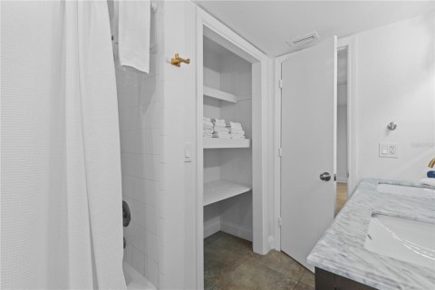 House in Largo, Florida 4 bedrooms, 223.89 sq.m. № 2368902 - photo 14