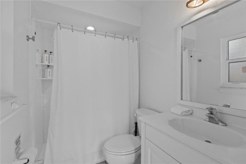 House in Largo, Florida 4 bedrooms, 223.89 sq.m. № 2368902 - photo 20