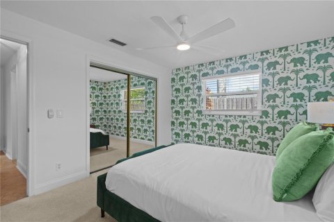 House in Largo, Florida 4 bedrooms, 223.89 sq.m. № 2368902 - photo 9