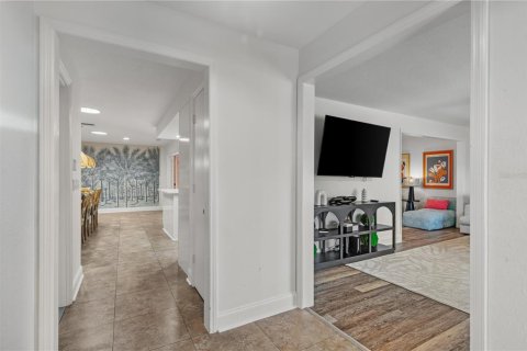 House in Largo, Florida 4 bedrooms, 223.89 sq.m. № 2368902 - photo 30