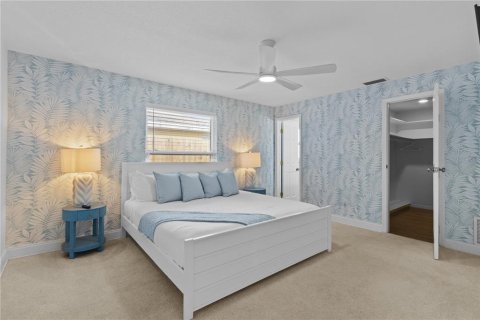 House in Largo, Florida 4 bedrooms, 223.89 sq.m. № 2368902 - photo 15
