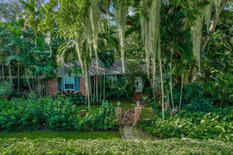 Casa en alquiler en Miami, Florida, 3 dormitorios, 231.98 m2 № 2054418 - foto 2